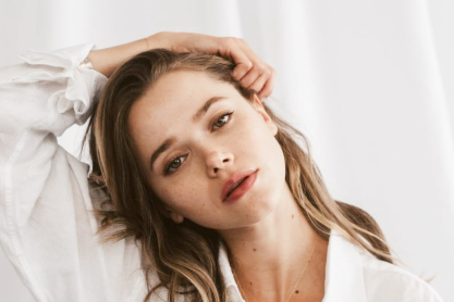 Πώς πρέπει να γίνεται ο καθαρισμός του προσώπου το καλοκαίρι;