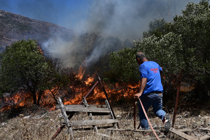 Φωτιά στο Λουτράκι: Νέο μεγάλο μέτωπο φωτιάς - Σηκώθηκαν εναέρια μέσα