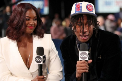 Άιβι: Μητέρα-γιος σαν γροθιά και μια ομάδα που έγινε... πατέρας