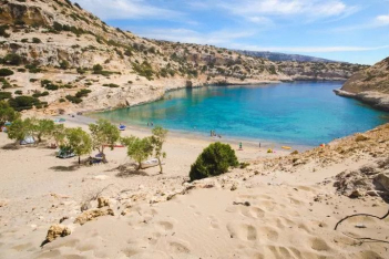 Βαθύ: Μια μαγευτική, καλά κρυμμένη παραλία στη νότια Κρήτη