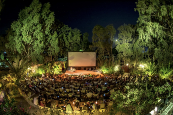 Σινεμά κάτω από τα αστέρια: 8 κορυφαία φεστιβάλ κινηματογράφου ανά την Ελλάδα που δεν πρέπει να χάσεις αυτό το καλοκαίρι