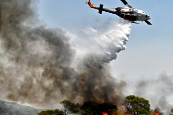 Φωτιά στη Λακωνία - Σηκώθηκαν αεροσκάφη