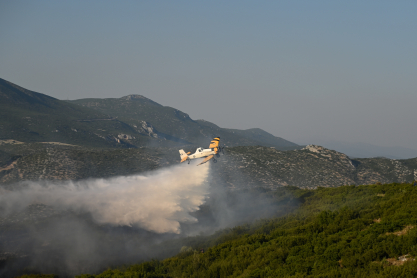 Φωτιές στην Ελλάδα: Καλύτερη η εικόνα στα μέτωπα σε Ρόδο, Λαμία, Κέρκυρα και Άρτα