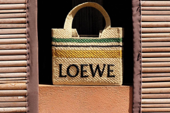 Η Loewe είναι το #1 hot brand, σύμφωνα με το The Lyst