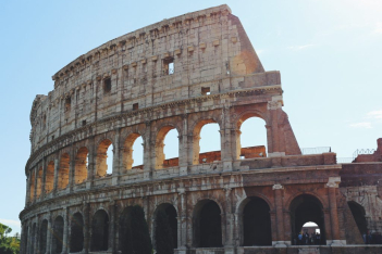 «Δεν ήξερα ότι είναι αρχαίο μνημείο»: Ο τουρίστας που χάραξε με κλειδί το Κολοσσαίο ζητά συγγνώμη