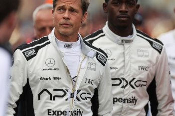 Μπραντ Πιτ: Στις πίστες της Formula 1 για τα γυρίσματα της νέας του ταινίας - Η εντυπωσιακή εμφάνιση στο Grand Prix της Βρετανίας