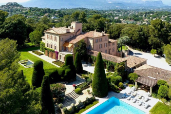 Domaine de Beaumont: Η βίλα, που έκαναν διακοπές οι Κένεντι, πωλείται για 31,5 εκατ. ευρώ