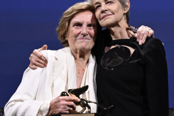 Φεστιβάλ Βενετίας: Η 90χρονη Λιλιάνα Καβάνι είναι η πρώτη γυναίκα που παίρνει Χρυσό Λέοντα για την καριέρα της