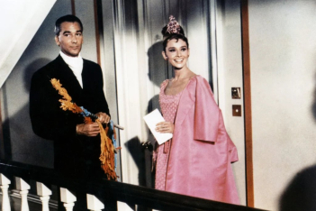 Όντρεϊ Χέπμπορν: Σε δημοπρασία βγαίνει το εμβληματικό ροζ φόρεμα που φορούσε στην ταινία "Breakfast at Tiffany’s"