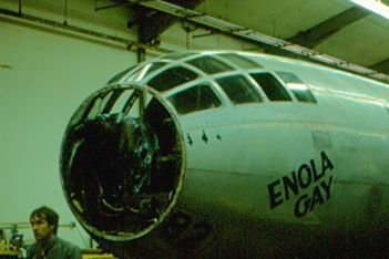 Enola Gay: Σαν σήμερα έπεσε η ατομική βόμβα στη Χιροσίμα από το αμερικάνικο βομβαρδιστικό