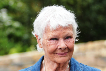 Τι είναι η νόσος AMD, από την οποία πάσχει η Τζούντι Ντεντς - Οι αιτίες και τα συμπτώματα που οδηγούν σε σταδιακή τύφλωση