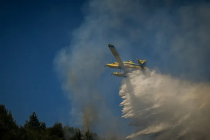 Φωτιά τώρα στον Ασπρόπυργο: Επιχειρούν και εναέρια μέσα