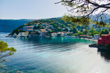 Οι 7 πιο επικίνδυνες παραλίες της Ελλάδας (εντυπωσιακές μεν, αλλά θέλουν προσοχή)