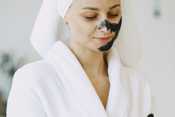Beauté την Κυριακή: Η τέλεια μάσκα που θα αναζωογονήσει το δέρμα σου μετά τις καλοκαιρινές διακοπές