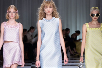 Versace: Τα beauty looks ήταν μια ωδή στα θρυλικά 60s