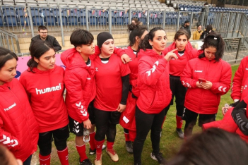 Η Μαλάλα Γιουσαφζάι συνάντησε την εξόριστη γυναικεία ομάδα ποδοσφαίρου του Αφγανιστάν