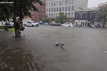 Πλημμύρες στη Νέα Υόρκη: Σε κατάσταση έκτακτης ανάγκης η πόλη, με εγκλωβισμένους πολίτες