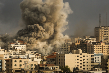 Γάζα: Αφέθηκαν ελεύθεροι 24 όμηροι από τη Χαμάς – Οι πρώτες εικόνες 