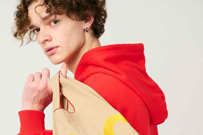 Η iconic paper bag των McDonald's έγινε (οικολογική) τσάντα -και τη θέλουμε τώρα