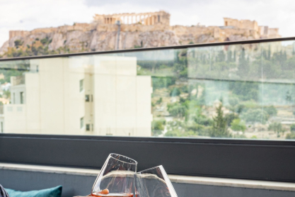 Mira Me Athens: Βρήκαμε την ταράτσα που θα πηγαίνουμε για after work drinks όλο τον χειμώνα