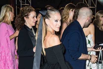 Το Half Ponytail είναι το πιο εύκολο και κομψό χτένισμα της σεζόν