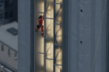 Ποιος Spiderman; Ο Τζάρεντ Λέτο σκαρφάλωσε στο Empire State Building – Αλλά του φάνηκε λίγο δύσκολο 