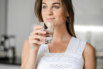 Τι συμβαίνει στους πνεύμονές σου όταν δεν πίνεις αρκετό νερό 