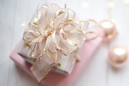 4 + 1 χριστουγεννιάτικα δώρα για τις beauty lovers φίλες σου -αλλά και για σένα