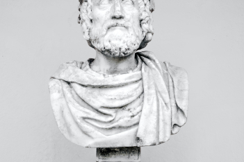 4 κανόνες ζωής που μας έμαθε ο Αριστοτέλης για περισσότερη ευτυχία