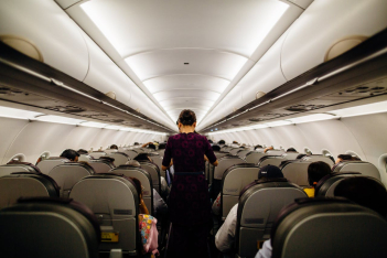 Ασφαλής θέση στο αεροπλάνο - Μια expert την αποκαλύπτει (όχι, δεν είναι αυτή που πιστεύεις)