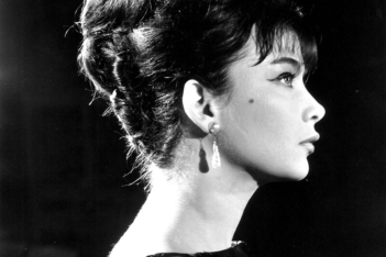 Τζένη Καρέζη: Σαν σήμερα γεννιέται η σπουδαία ηθοποιός του ελληνικού κινηματογράφου – Οι άγνωστες πτυχές της ζωής της 