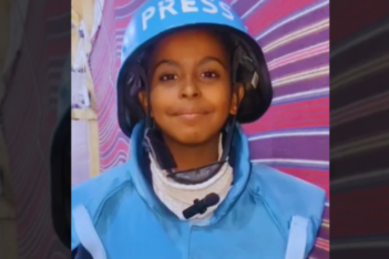 Η 9χρονη Λάμα Τζαμούς είναι η πιο μικρή δημοσιογράφος στη Γάζα