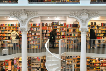 Τα 7 πιο όμορφα βιβλιοπωλεία του κόσμου - Ένα θα το βρεις στη Σαντορίνη