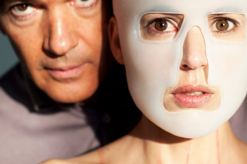 Σινεμά με τον Φρόυντ: Προβολή της ταινίας «Το Δέρμα που Κατοικώ» στον Κινηματογράφο Τριανόν