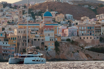 5 ελληνικά νησιά που αξίζει να επισκεφτείς για απολαυστικές χειμερινές διακοπές