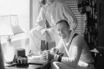 Κάρι Γκραντ και Ράντολφ Σκοτ στο σπίτι τους στη Σάντα Μόνικα, 1936 