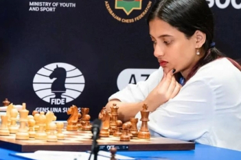 Η Ντίβια Ντέσμουκ άνοιξε το θέμα του σεξισμού στο σκάκι: «Ο κόσμος επικεντρώνεται στα μαλλιά μου ή τα ρούχα μου, όχι στο παιχνίδι»