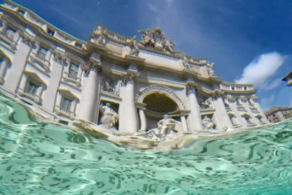 Πόσα χρήματα μαζεύουν στη Fontana di Trevi - «Βρέχει» κέρματα στο σιντριβάνι της Ρώμης