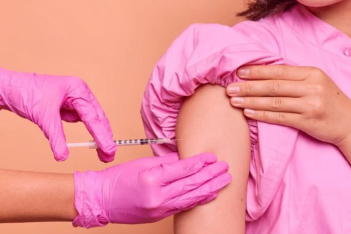 «Να τελειώνουμε με τον HPV»: Ο ρόλος του εμβολιασμού και οι συστάσεις των Ελλήνων γιατρών