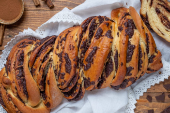 Babka με σοκολάτα: Το αφράτο και πεντανόστιμο γλυκό ψωμί που θυμίζει τσουρέκι