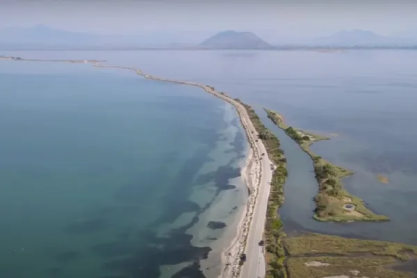 Ο ελληνικός δρόμος που «πετάς» στη θάλασσα - Η διαδρομή πάνω στο νερό