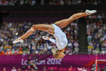 «Αψηφώντας τη βαρύτητα»: Οι αθλητές μέσα από τον φακό του Άγγελου Ζυμάρα