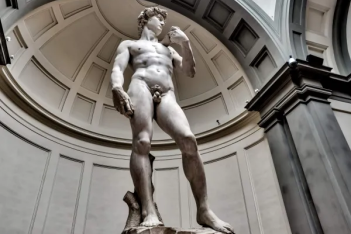 TikToker ανακάλυψε γιατί τα ελληνικά αγάλματα έχουν μικρά πέη