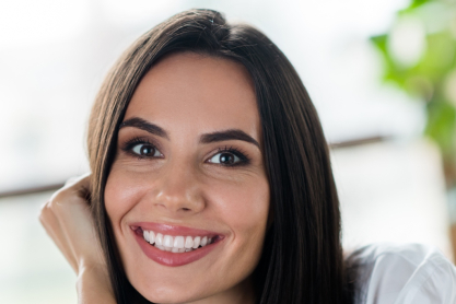 Λεύκανση δοντιών: Αποκτήστε αστραφτερό χαμόγελο για την περίοδο του καλοκαιριού