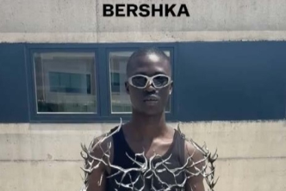 Η BERSHKA παρουσιάζει την εμπειρία DIGITAL FITTING ROOM στην εφαρμογή της για κινητά τηλέφωνα