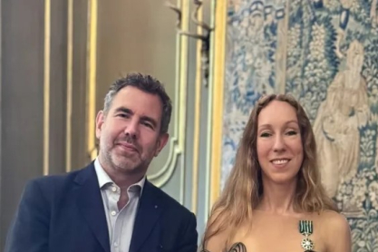 Iris Van Herpen: Τιμήθηκε με το μετάλλιο του Knight of the Order of Arts and Letters στο Παρίσι