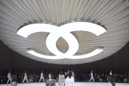 The Chanel Saga: Ποιος θα πάρει τη θέση της Βιρζινί Βιάρντ στον οίκο;