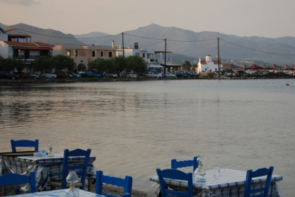 Κάτι από νησί: 8 ταβέρνες κοντά στην Αθήνα, για να φας πλάι στο κύμα 