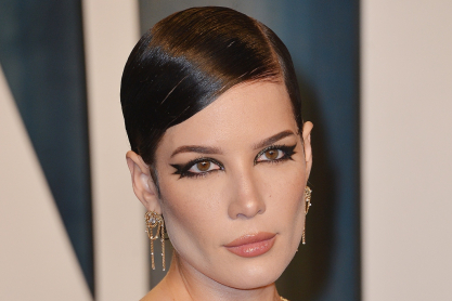 Η Halsey αποκάλυψε ότι διαγνώστηκε με λευχαιμία και λύκο: «Είμαι τυχερή που ζω»