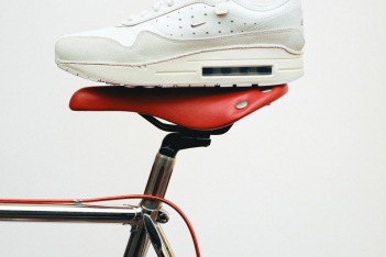 Το brand Jacquemus και η Nike καλωσόρισαν το νέο Air Max 1 '86